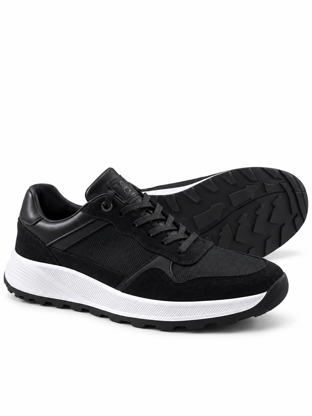 Premium Sneakers
Clean design with a modern, versatile look.