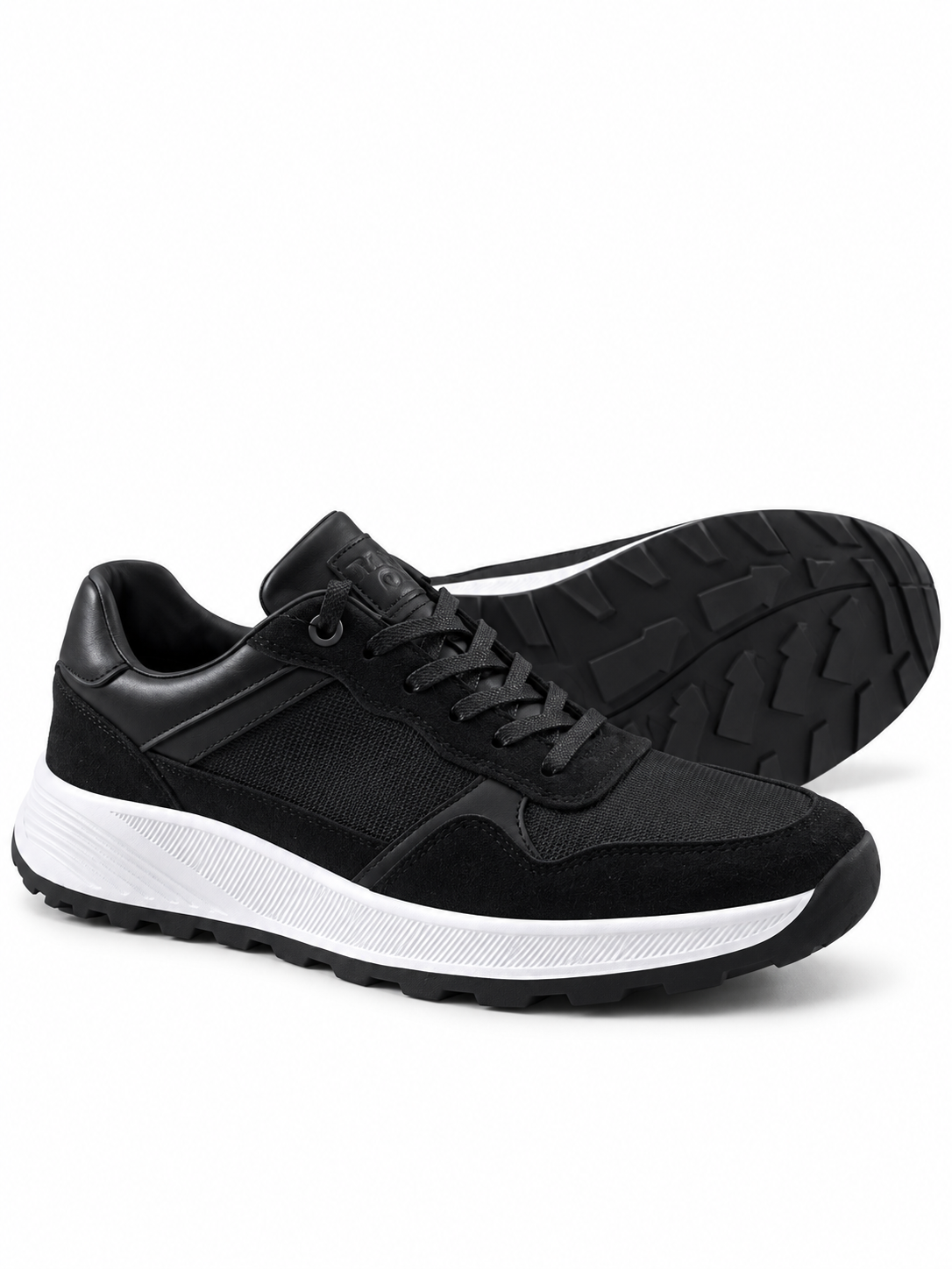 Premium Sneakers
Clean design with a modern, versatile look.