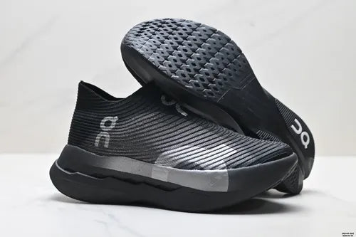 On Cloudboom
Minimal look. Maximum comfort.