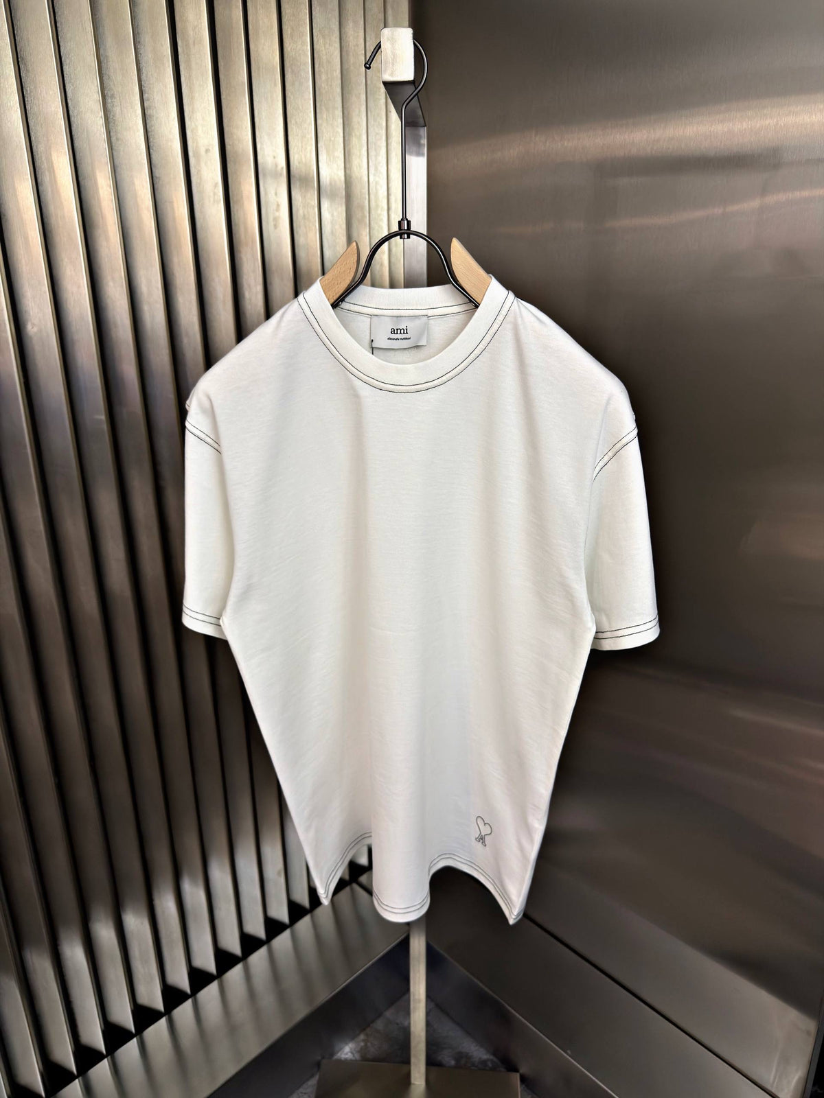 Ami T-Shirt Premium feel. Effortless style.Regular Fit.