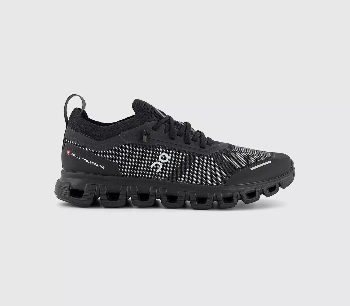 Cloud 6versa Premium feel. Effortless style.